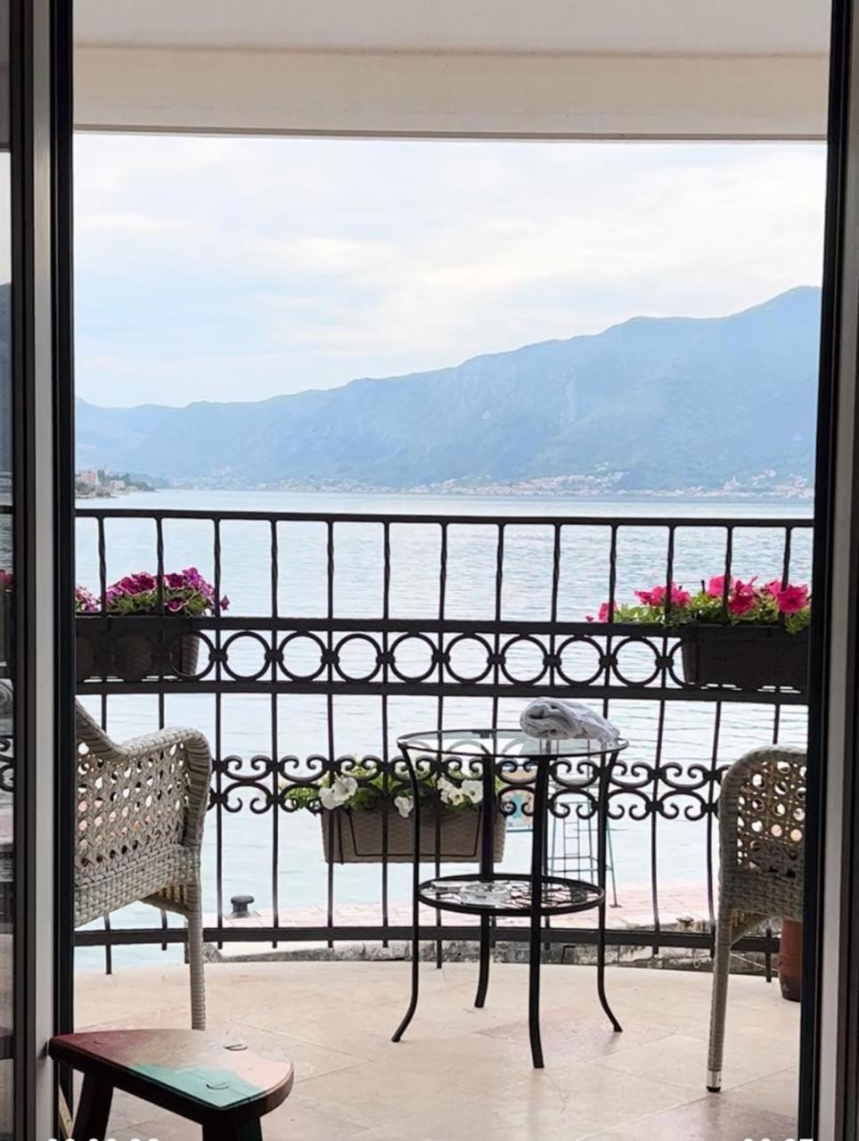 Apartment Lukiduki At The Beach - Kotor Extérieur photo